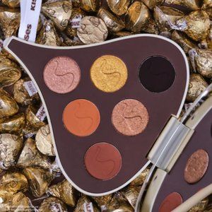 Hershey's Kisses X Glamlite Milk Chocolate with Almond Palette